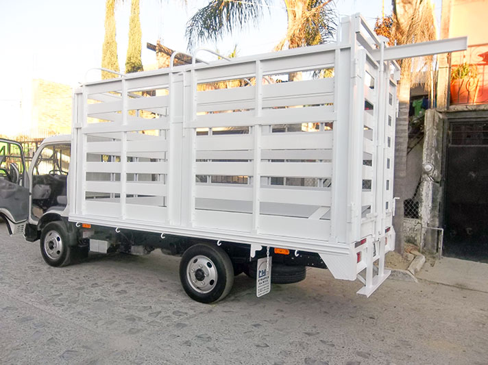 Clareada HINO puertas tipo trailer desmontable con garrucha