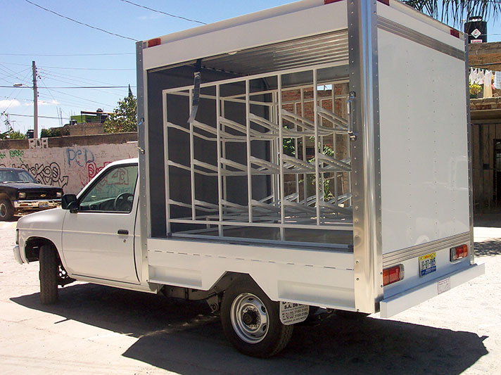 Carrocería Garrafonera con Cortina de Aluminio